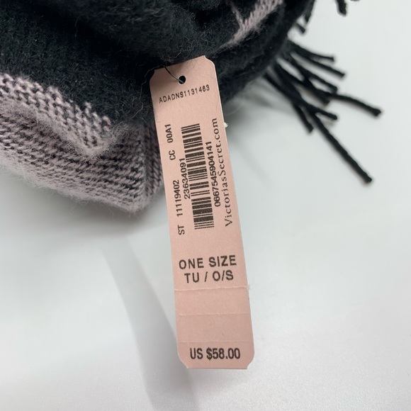 Victoria's Secret | Black & Pink 2017 Heart Fringe Throw Blanket - Picture 2 of 4